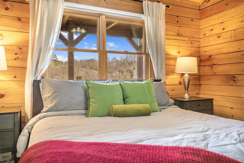 Balk Oasis, Mountain Views,rustic, Hottub * Stanley