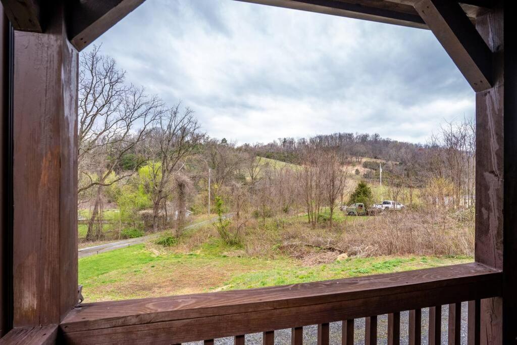 Balk Oasis, Mountain Views,rustic, Hottub Holiday home
