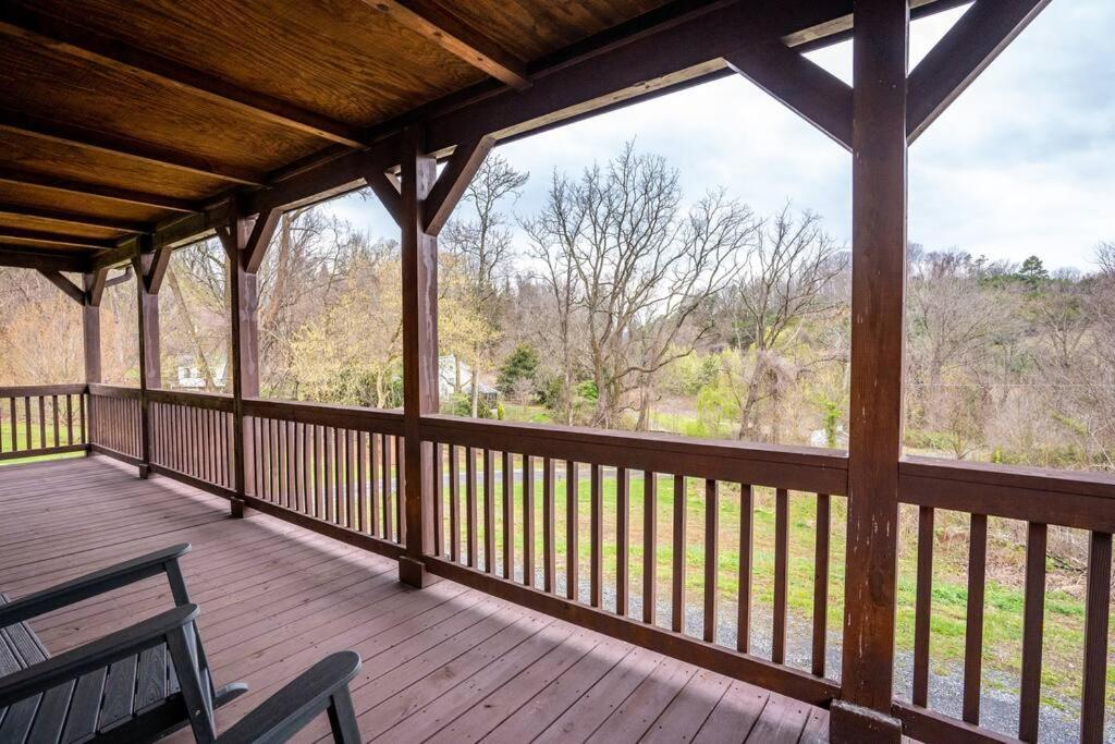 Balk Oasis, Mountain Views,rustic, Hottub *