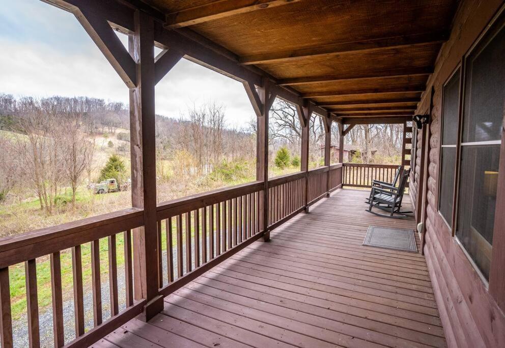 Balk Oasis, Mountain Views,rustic, Hottub Holiday home Stanley