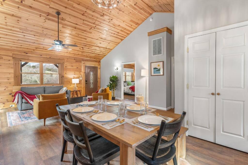 Balk Oasis, Mountain Views,rustic, Hottub Holiday home