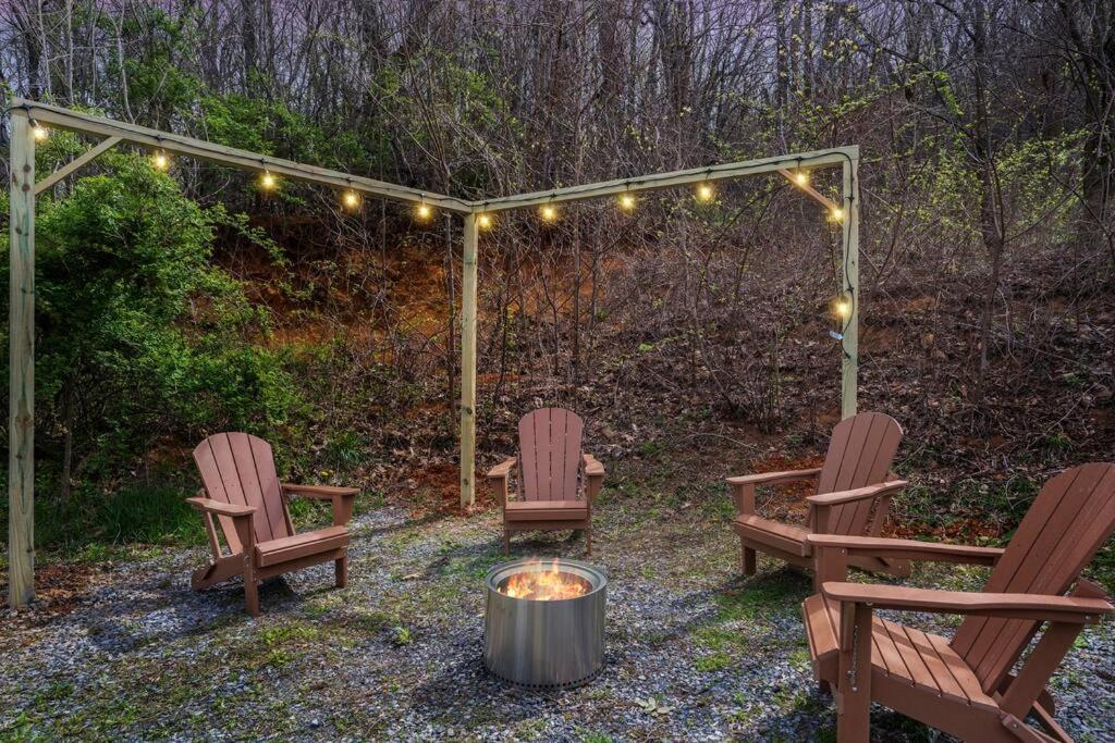 Balk Oasis, Mountain Views,rustic, Hottub Holiday home Stanley