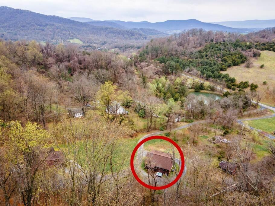 Balk Oasis, Mountain Views,rustic, Hottub Holiday home